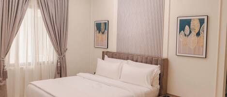 Classic Apartment, Balcony, City View | Laptop workspace, iron/ironing board, free WiFi