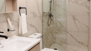 Deluxe Apartment, City View | Bathroom | Shower, towels, soap, toilet paper