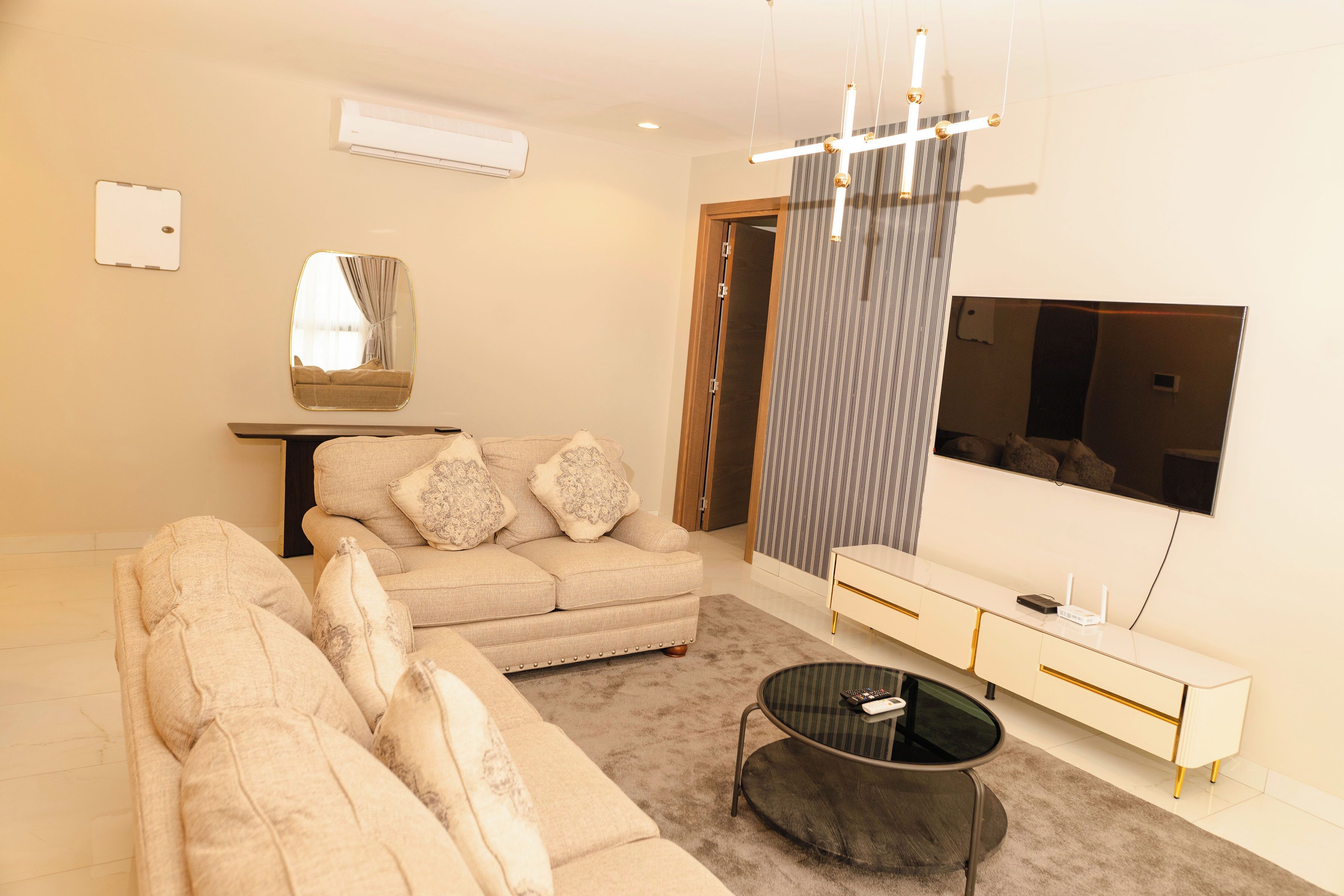 Deluxe-Apartment, Stadtblick | Laptopgeeigneter Arbeitsplatz, Bügeleisen/Bügelbrett, kostenloses WLAN