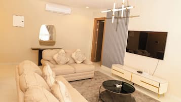 Apartemen Deluks, pemandangan kota | Ruang kerja ramah laptop, setrika/meja setrika, dan Wi-Fi gratis