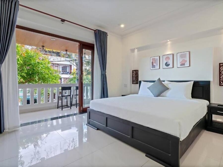 In-room safe, desk, soundproofing, free WiFi