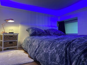 1 habitación, escritorio, tabla de planchar con plancha y wifi gratis 