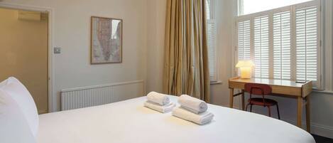 2 bedrooms, iron/ironing board, Internet, bed sheets