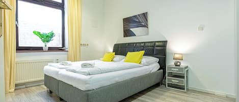 Apartment | Laptop workspace, iron/ironing board, free WiFi