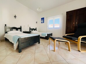 3 bedrooms, iron/ironing board, WiFi, bed sheets - LP Almyrida - 7 minutes walk from the beach (Almyrida)