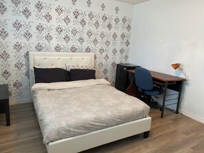 Iron/ironing board, WiFi, bed sheets - Most Welcoming Home at Citadel Heights Estate in POCO (Port Coquitlam)