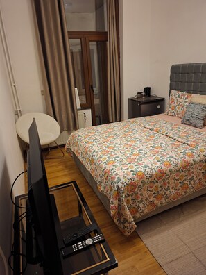 WiFi, bed sheets - Beautiful room (Molenbeek-Saint-Jean)