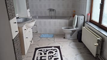 Serviettes fournies, savon, papier toilette