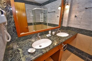 Shower, hair dryer, towels, soap - Daphne Two Bedroom Apartment (Corfu)
