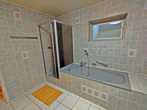 Hair dryer, towels, soap, toilet paper - Cosy holiday flat in a quiet location, close to Luxembourg and Trier (Ralingen)