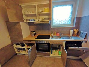 Fridge, oven, stovetop, dishwasher - Cosy holiday flat in a quiet location, close to Luxembourg and Trier (Ralingen)