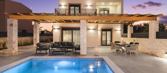 ลักชัวรี ยูนีค วิลลา