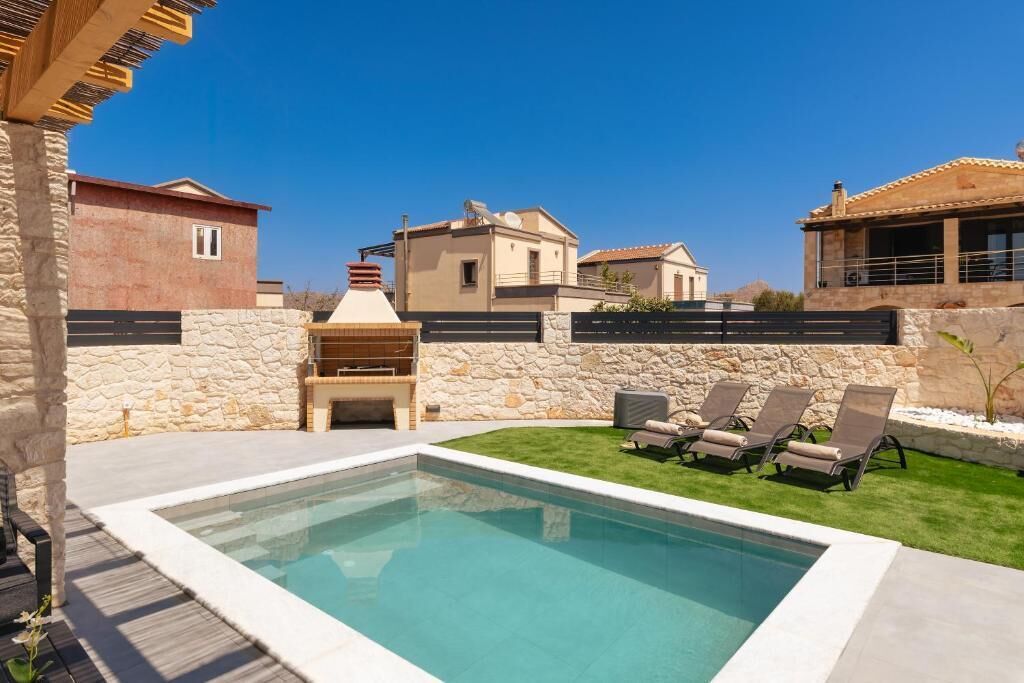 Pool | Seasonal outdoor pool