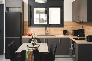 Cozinha privada | Geladeira, micro-ondas, fogão, cooktop