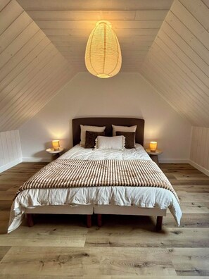 2 bedrooms, travel cot, free WiFi, bed sheets - Traditional country house in the heart of the Monts d'Arrée. (Scrignac)