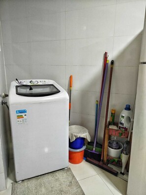 Interior - Ground floor one-bedroom apartment in a condominium with swimming pools and 100 meters from the sea in Florianópolis, SC. (Florianópolis)