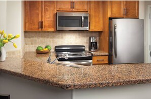 Microwave, oven, stovetop, dishwasher - MARRIOTT SHADOW RIDGE
2-bedroom resort in charming Palm Desert with AC and gym (Palm Desert)