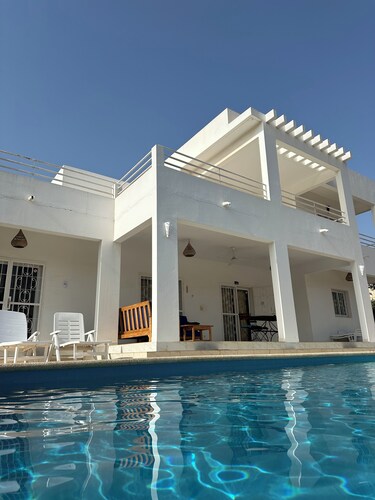 Villa with private pool 10x5 with FREE WIFI