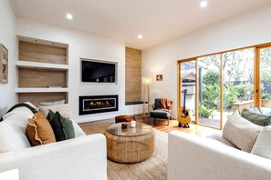 TV, fireplace, offices - The Greenhouse B Heads | Spa & Fire - Pet Friendly (Barwon Heads)