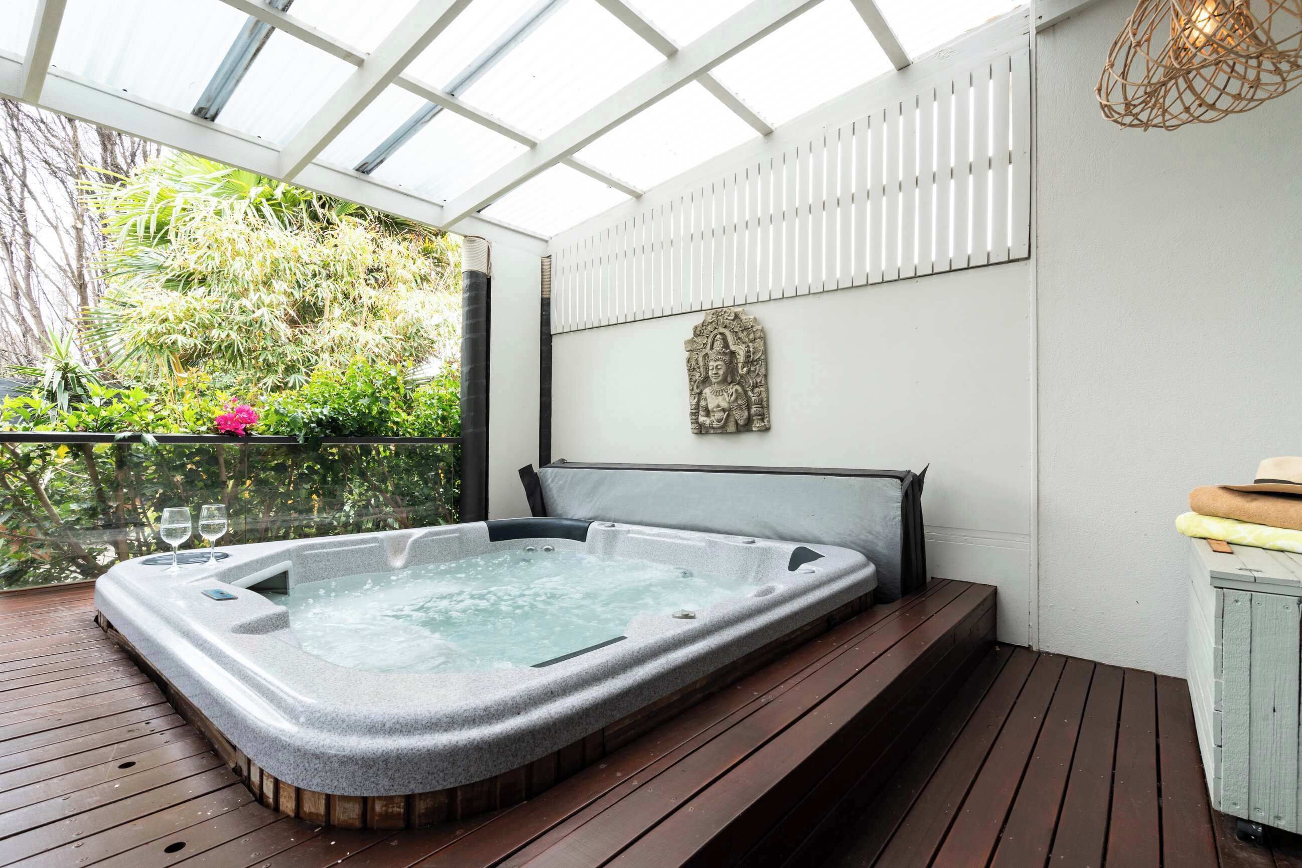 Outdoor spa tub
