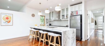 The Greenhouse B Heads | Spa & Fire - Pet Friendly