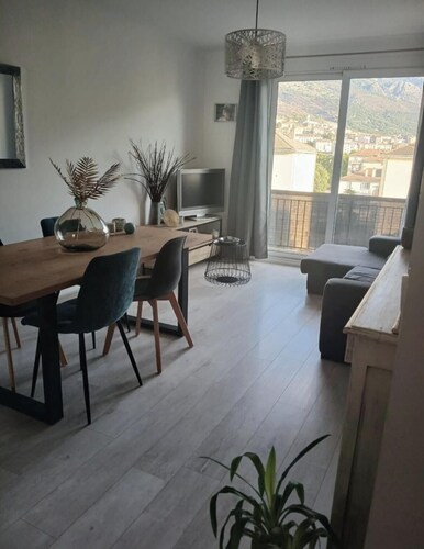 T3 apartment near the city center with view of the citadel