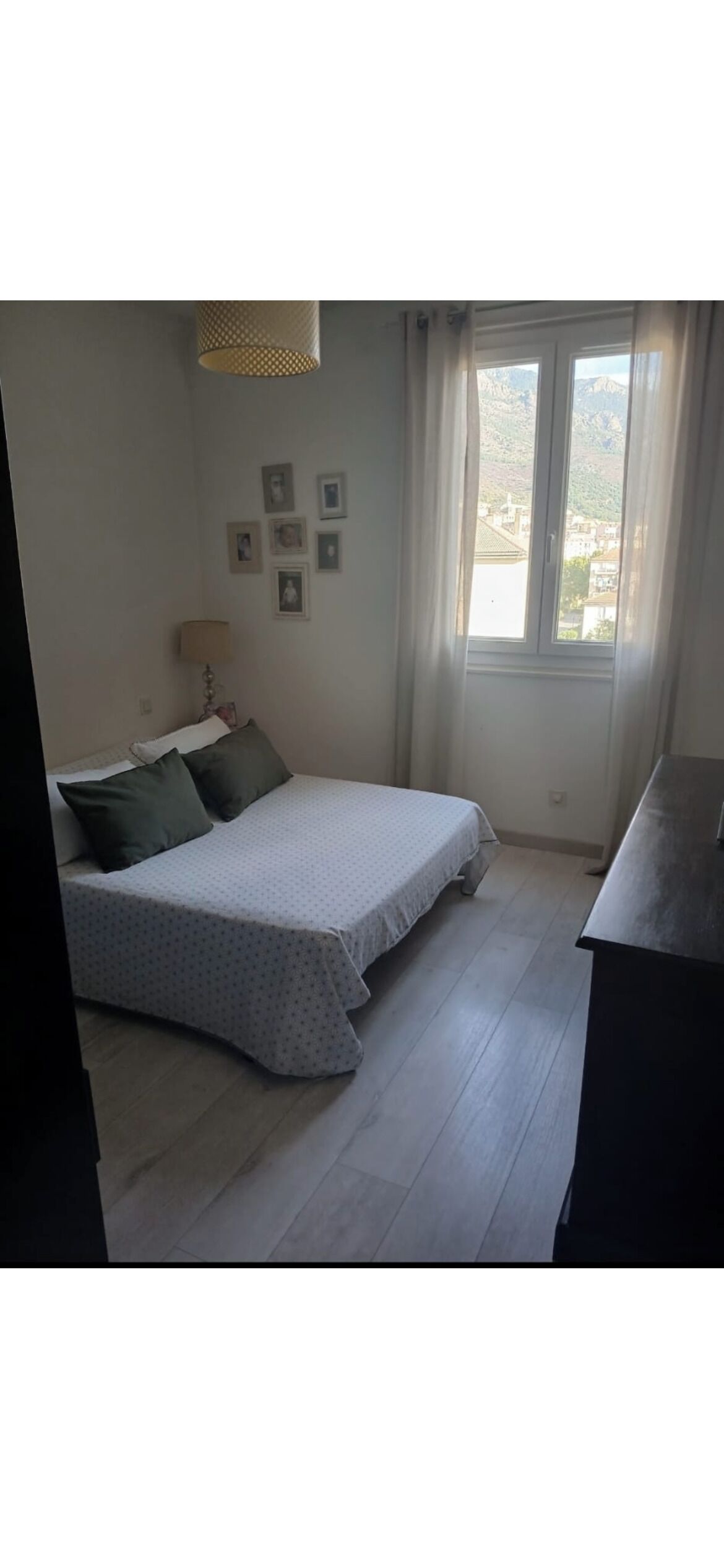 2 bedrooms, iron/ironing board, free WiFi