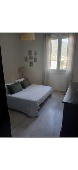 2 camere, ferro/asse da stiro, Wi-Fi gratuito