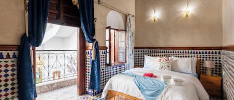 豪華雙人房 | 浴室 | 淋浴設備、免費盥洗用品、吹風機、毛巾