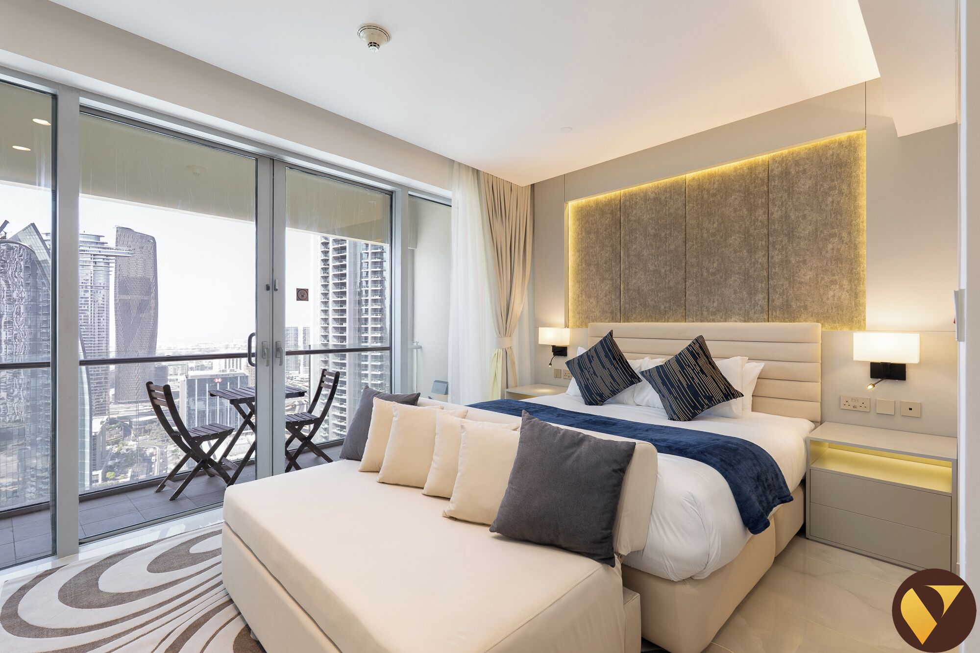 Luksusstudio, balkong, byutsikt | Strykejern/-brett, barnesenger, wi-fi (inkludert) og sengetøy