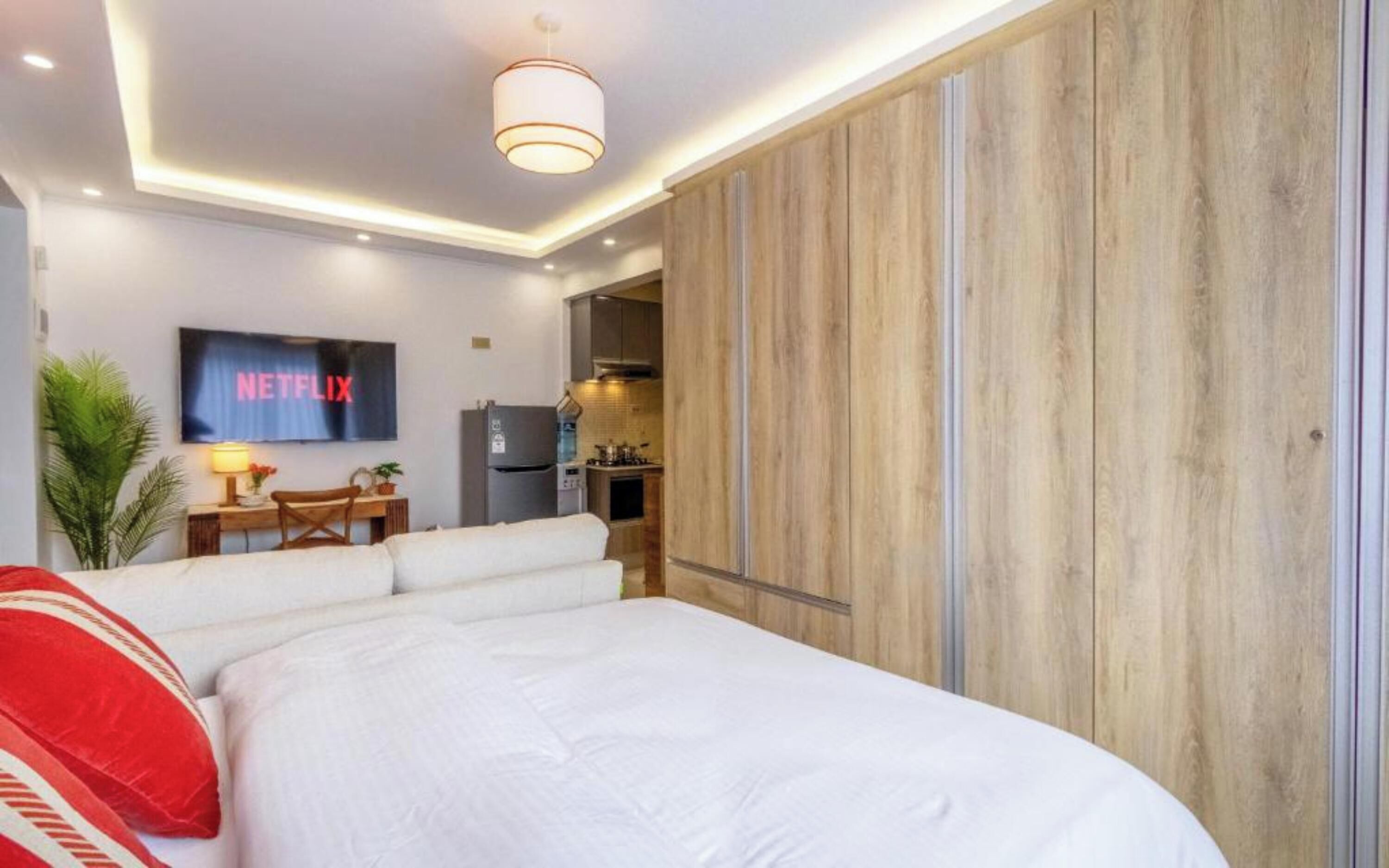 Superior Studio Suite | Free WiFi
