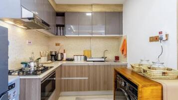 Superior Studio Suite | Private kitchen
