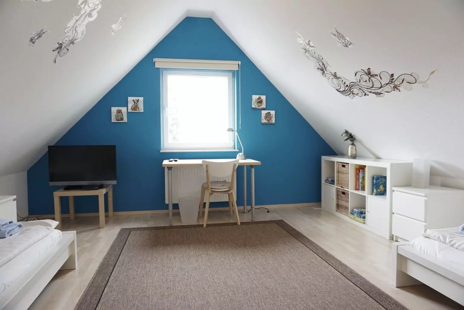 2 bedrooms, desk, travel cot, free WiFi