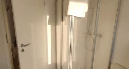 Sunny 70m² Maisonette in Koserow: Near Beach, 2 Bedrooms, Balcony, Parking