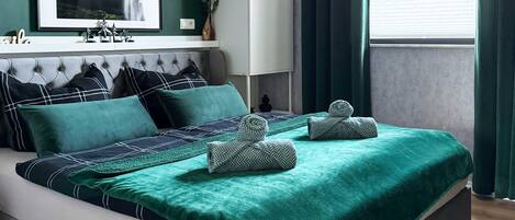 2 dormitorios, tabla de planchar con plancha, cuna de viaje