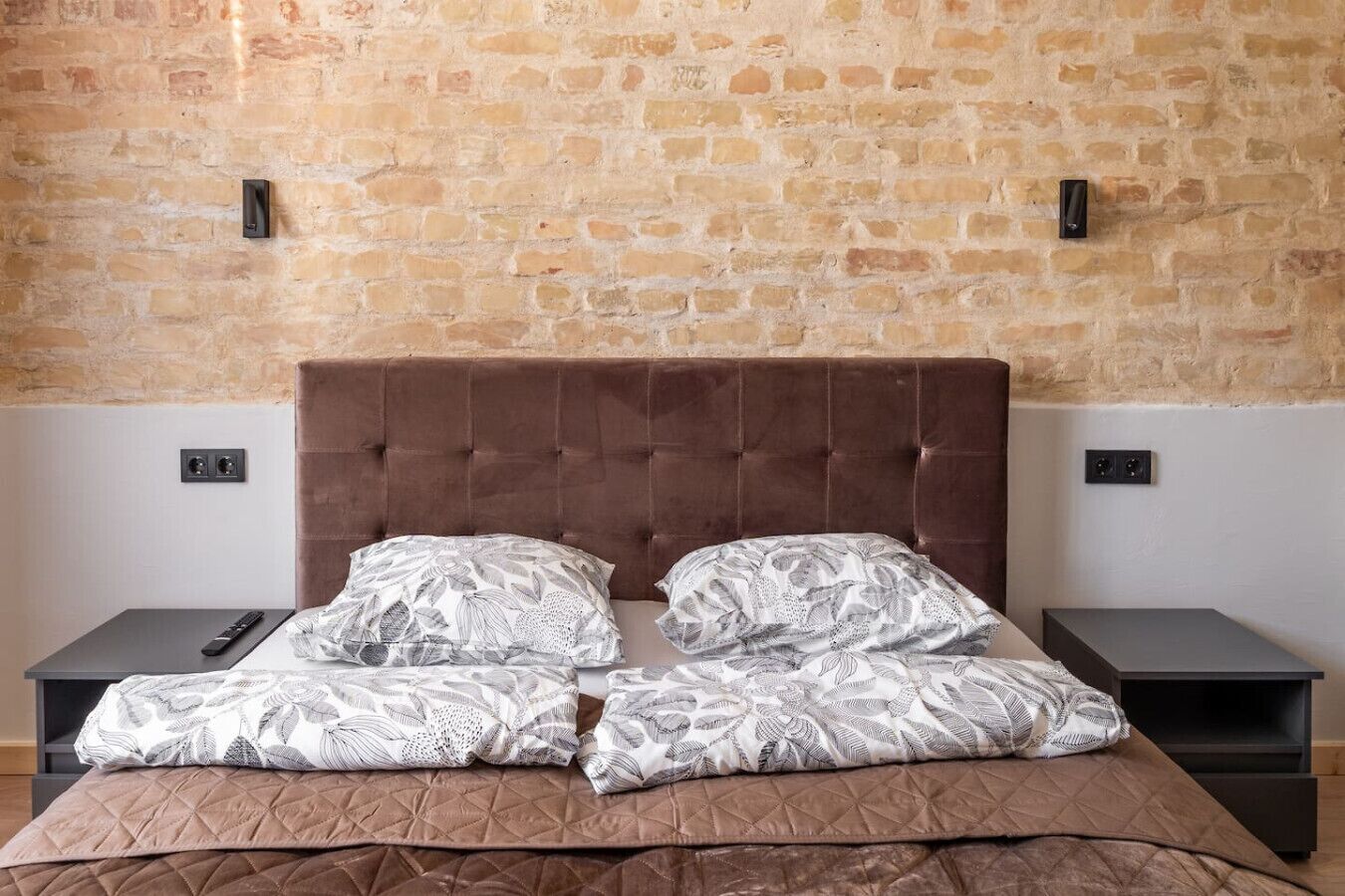 Escrivaninha, ferros/tábuas de passar roupa, Wi-Fi, roupa de cama