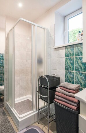 Hair dryer, towels - Private 120m² House with 1000m² Garden | 8 Guests (Riga)