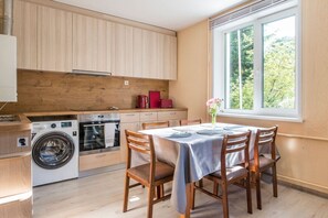 Dining - Private 120m² House with 1000m² Garden | 8 Guests (Riga)