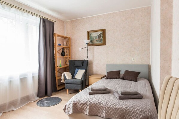 Escrivaninha, ferros/tábuas de passar roupa, Wi-Fi, roupa de cama