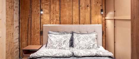 Escrivaninha, ferros/tábuas de passar roupa, Wi-Fi, roupa de cama