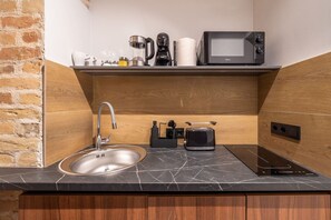 Refrigerador, microondas, placa de cocina, lavavajillas