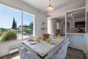 House | Dining - Villa With Swimming Pool, Sauna, Fitness, sea View (Biot)