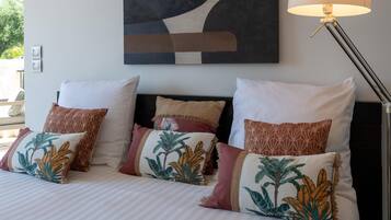 House | 5 bedrooms, laptop workspace, iron/ironing board, bed sheets