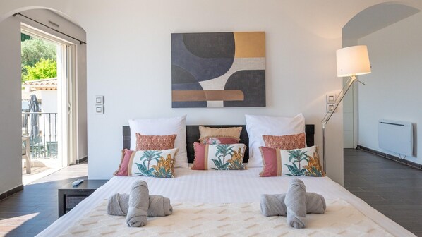 House | 5 bedrooms, laptop workspace, iron/ironing board, bed sheets - Villa With Swimming Pool, Sauna, Fitness, sea View (Biot)