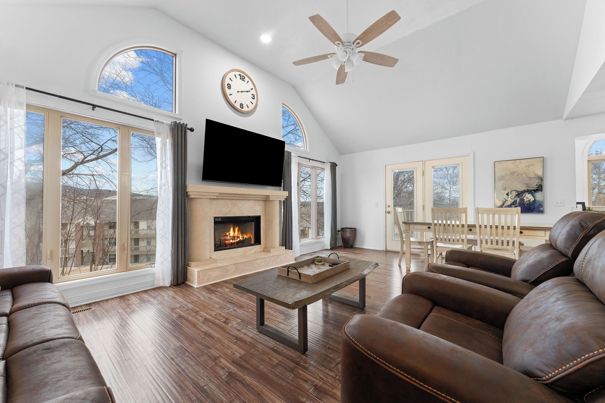 智能电视、壁炉、乒乓球