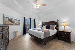 Iron/ironing board, travel cot, free WiFi, bed sheets - Walk-In 3BR| Kings + Recliners | Pointe Royale (Branson)