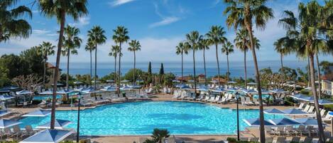 Una piscina cubierta