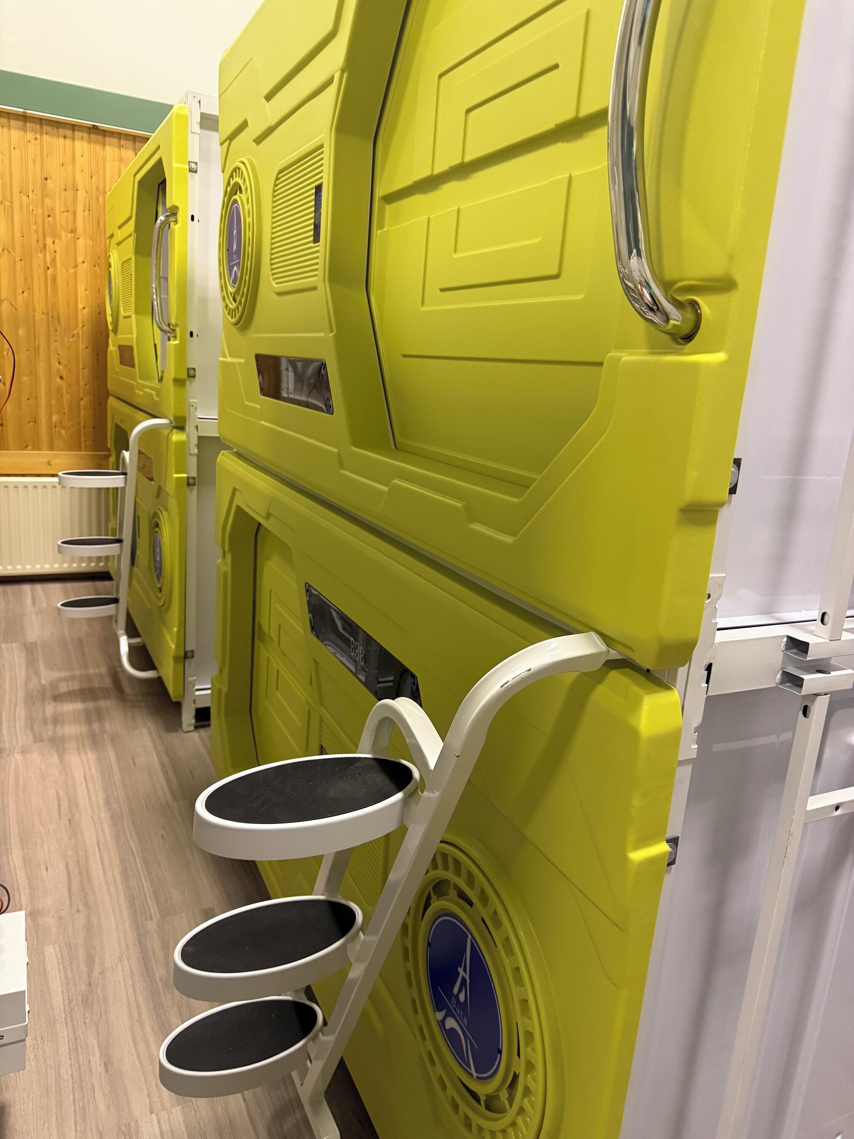 Habitación básica doble, patio, vistas a la montaña | Sala de fitness