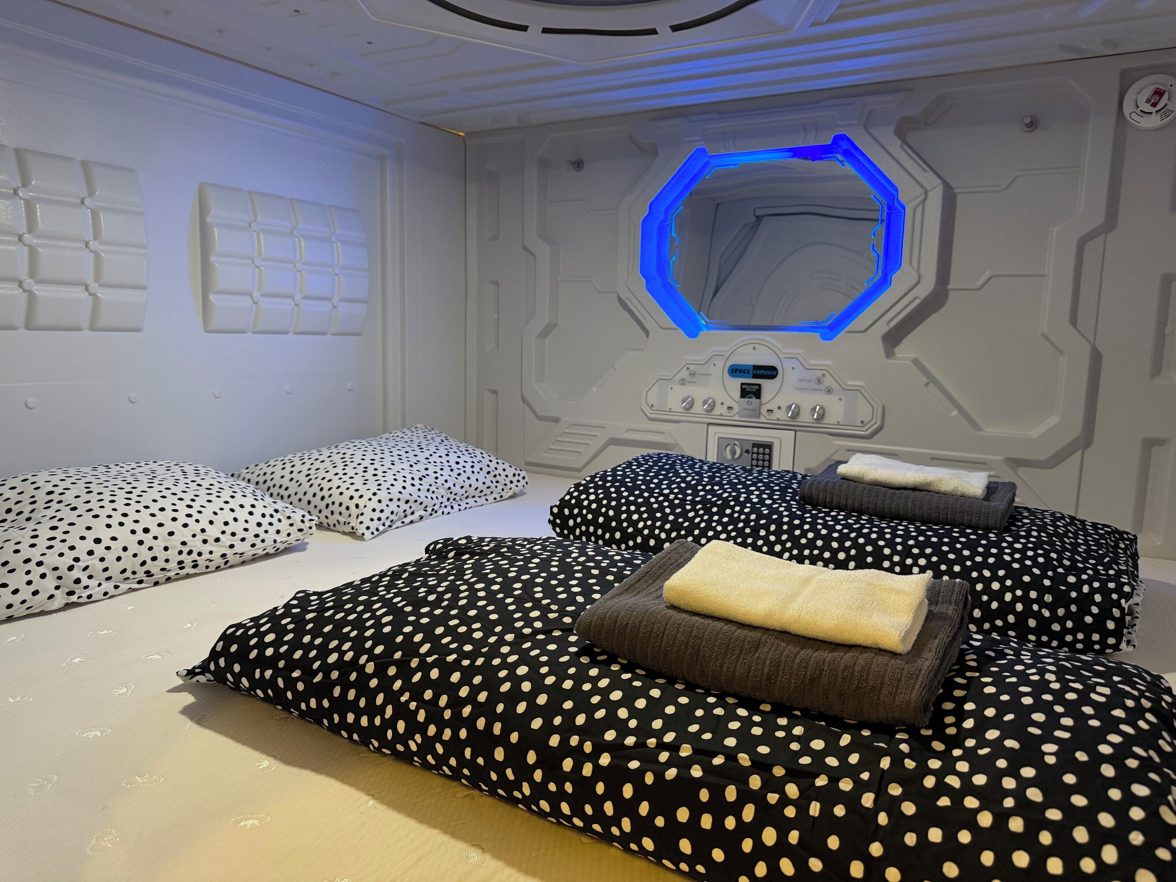 Kahden hengen perushuone, patio, vuoristonäköala | Ilmainen Wi-Fi