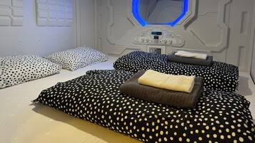 Habitación básica doble, patio, vistas a la montaña | Wifi gratis